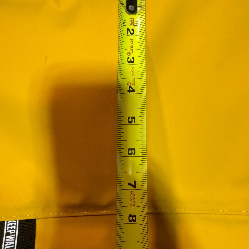 Johnny Walker Yellow Duffel Bag - Keep Walking (Promo) - Picture 4 of 8
